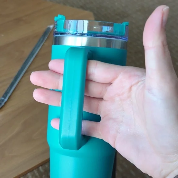 30oz Tumbler with straw and handle NWOT - Picture 3 of 6